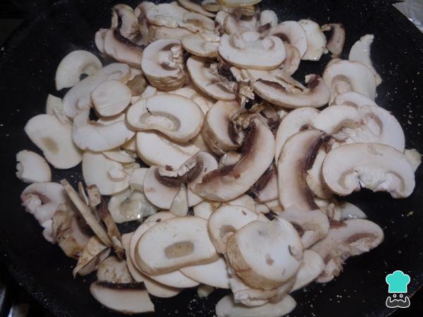 Recette de Médaillons de Bœuf à la Sauce Bacon et Champignons - Étape 6