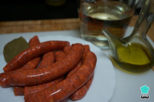 Recette Chorizos au vin blanc - Étape 1