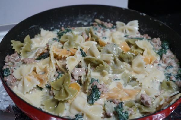 Recette de pâtes avec sauce aux épinards et au fromage - Étape 8