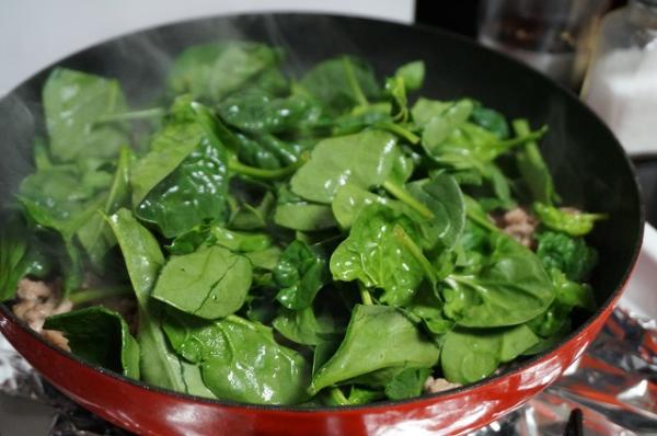 Recette de pâtes avec sauce aux épinards et au fromage - Étape 5