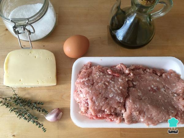 Recette de Steaks russes au fromage - Étape 1