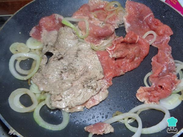 Recette Steak à la sauce rouge avec pommes de terre - Étape 7