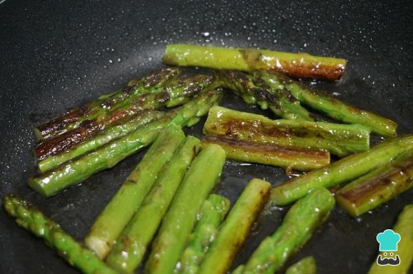 Recette de Saumon à l'ail et asperges - Étape 2