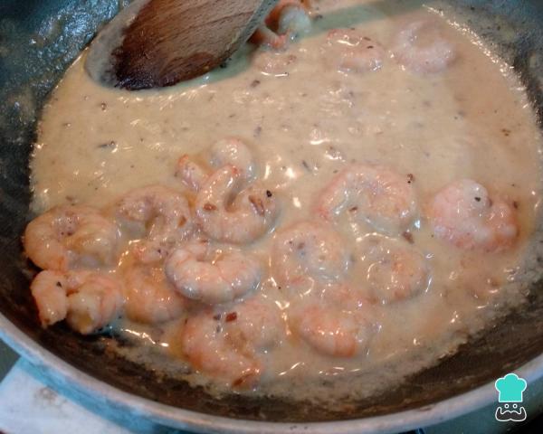 Recette de pâtes aux crevettes en sauce blanche - Étape 3