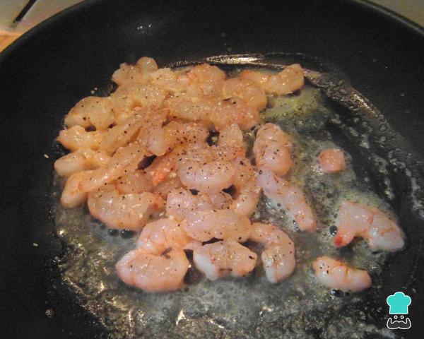 Recette de pâtes aux crevettes en sauce blanche - Étape 2