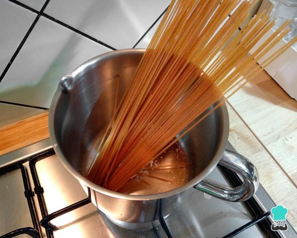 Recette de pâtes aux crevettes en sauce blanche - Étape 1