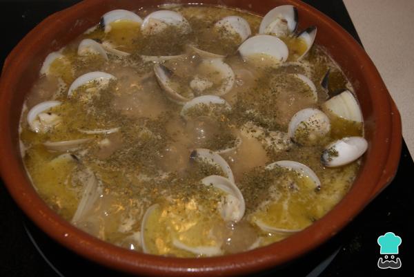 Recette de Merlu à la sauce verte aux palourdes - Étape 9