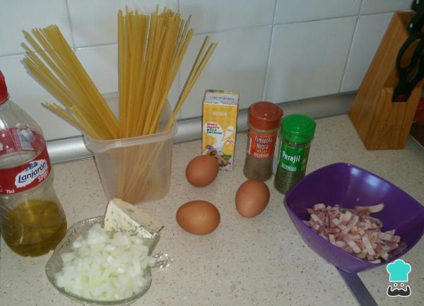 Recette de nouilles Carbonara à la crème - Étape 1