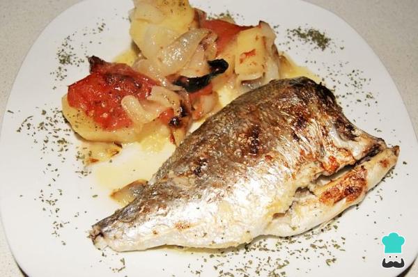 Recette de Dorada au four avec pommes de terre et oignons - Étape 6