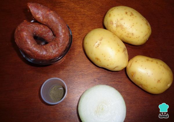 Recette de Chorizo ​​​​et Pommes de Terre Brouillées - Étape 1