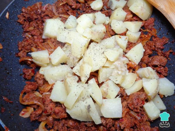Recette de Chorizo ​​​​et Pommes de Terre Brouillées - Étape 5
