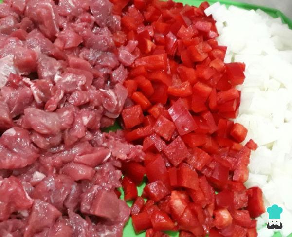 Recette de spaghettis aux grains entiers avec de la viande hachée - Étape 1