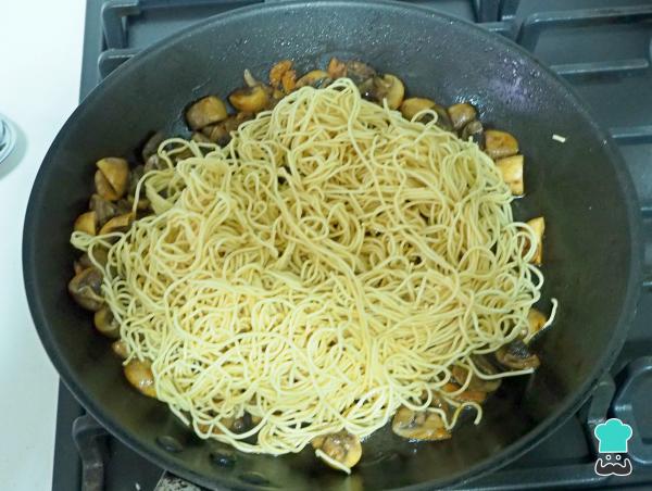 Recette de nouilles chinoises aux champignons - Étape 4