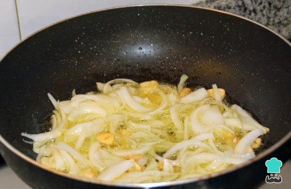 Recette de Spaghettis à la tomate et au basilic naturels - Étape 2