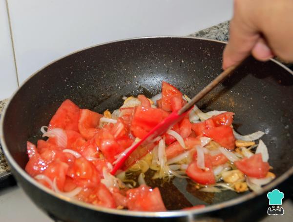 Recette de Spaghettis à la tomate et au basilic naturels - Étape 4