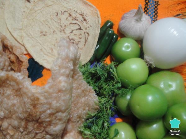 Recette de chicharrón à la sauce verte - Étape 1