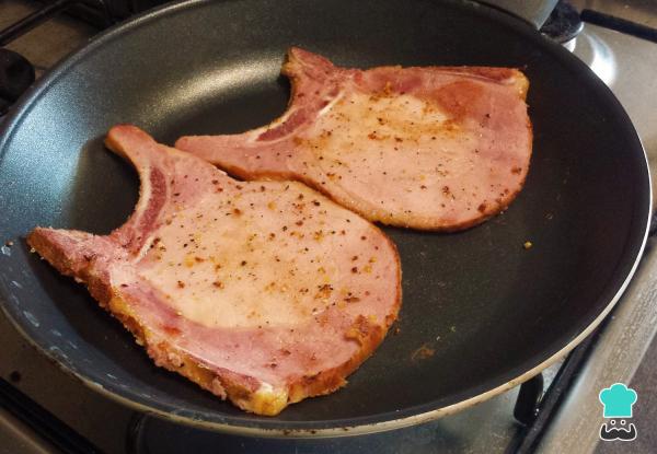 Recette de Côtelettes Grillées au Fromage - Étape 2