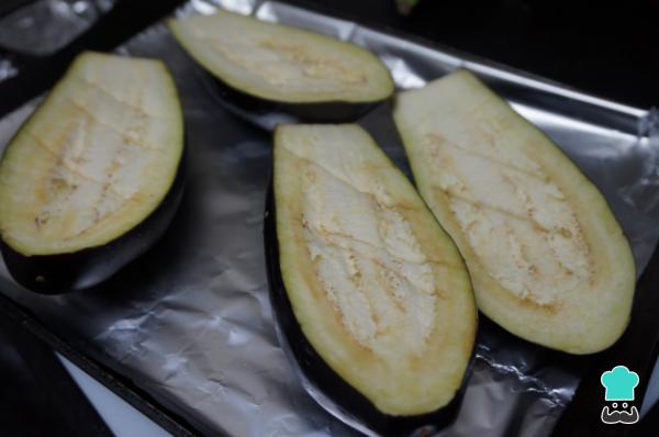 Recette de salade d'aubergines grecques - Étape 1