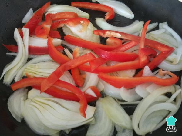 Recette de Longe aux oignons sauce au vin - Étape 3