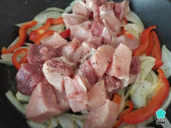 Recette de Longe aux oignons sauce au vin - Étape 4