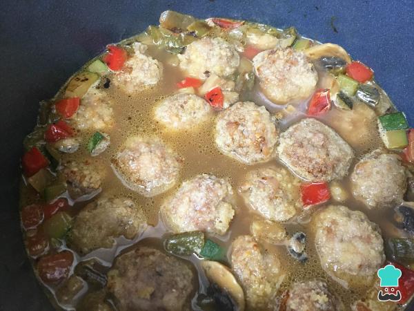 Recette de Boulettes de Viande au Four avec Légumes - Étape 7