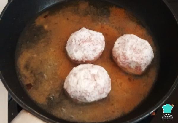 Recette de Boulettes de viande aux tomates frites - Étape 5