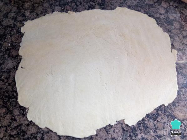 Recette de pizza maison au poulet, jambon et œuf - Étape 2