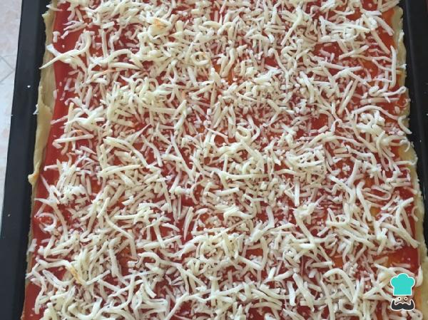 Recette de pizza maison au poulet, jambon et œuf - Étape 5