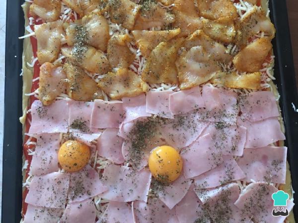 Recette de pizza maison au poulet, jambon et œuf - Étape 6