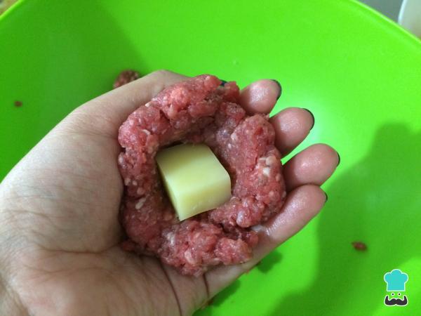 Recette de boulettes de viande farcies au fromage au four - Étape 3