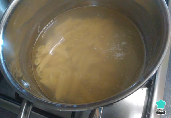 Recette de pâtes aux saucisses et au fromage - Étape 2