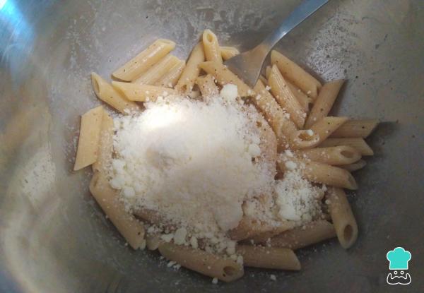 Recette de pâtes aux saucisses et au fromage - Étape 4