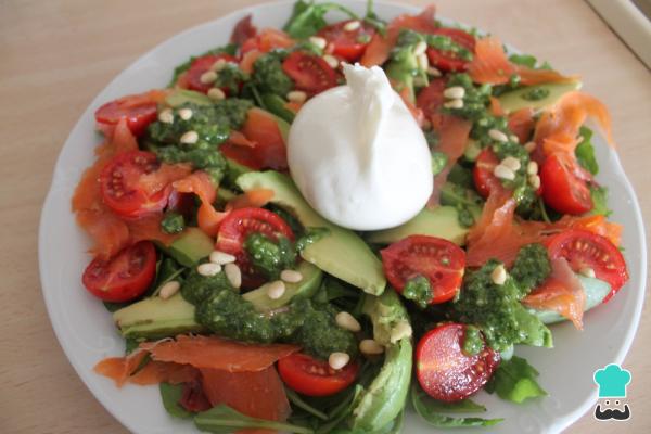Recette de Salade de burrata aux tomates, roquette et pesto - Étape 5