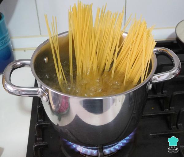 Recette de Spaghettis aux grains entiers et aux courgettes - Étape 1