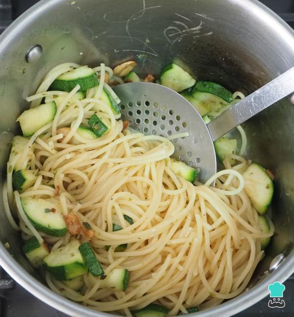 Recette de Spaghettis aux grains entiers et aux courgettes - Étape 5