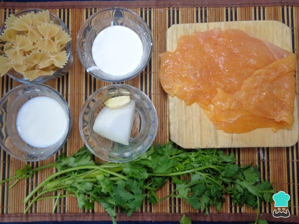 Recette de pâtes à la coriandre et au poulet - Étape 1