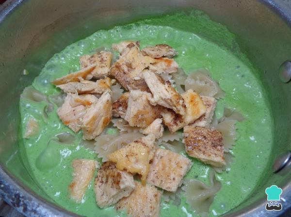 Recette de pâtes à la coriandre et au poulet - Étape 7