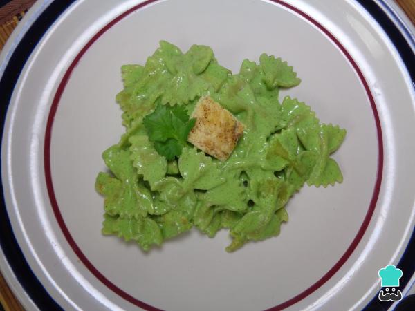 Recette de pâtes à la coriandre et au poulet - Étape 8