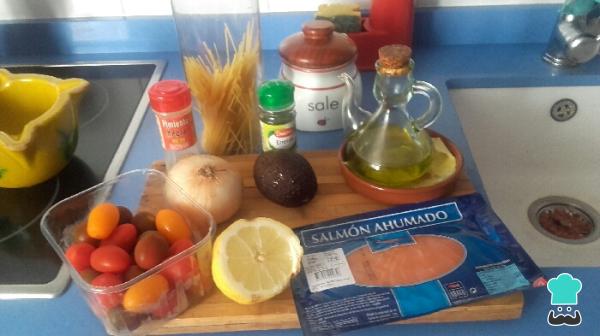 Recette Spaghetti au saumon et avocat - Étape 1