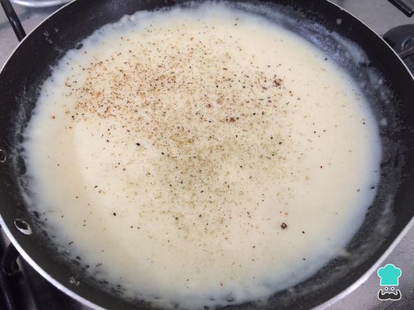 Recette de Côtelettes Fumées à la Fausse Béchamel - Étape 4