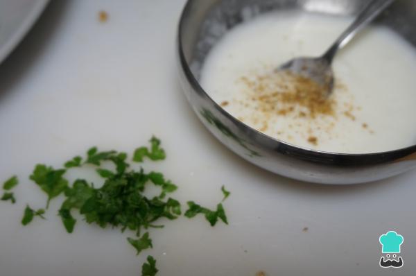 Recette de salade avec sauce au yaourt - Étape 8