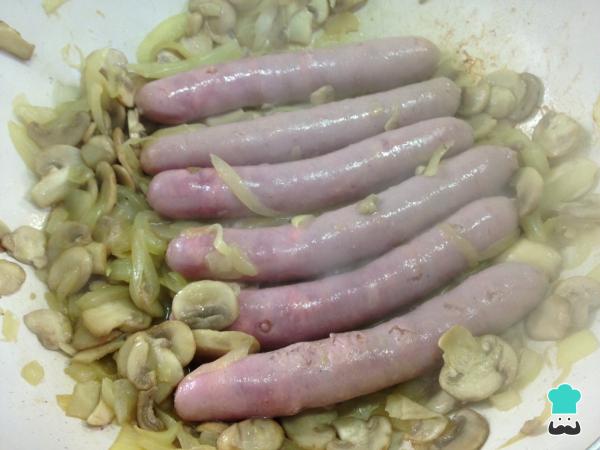 Recette de Saucisses au vin et aux champignons - Étape 4
