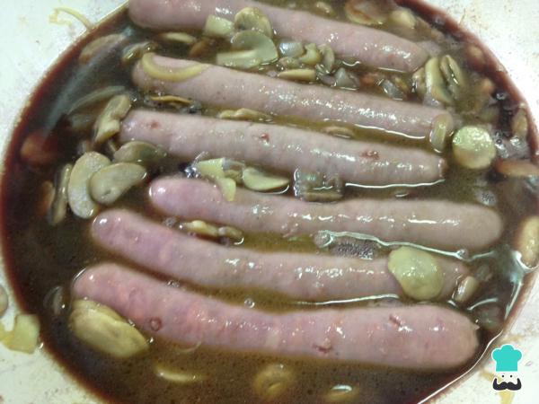 Recette de Saucisses au vin et aux champignons - Étape 5