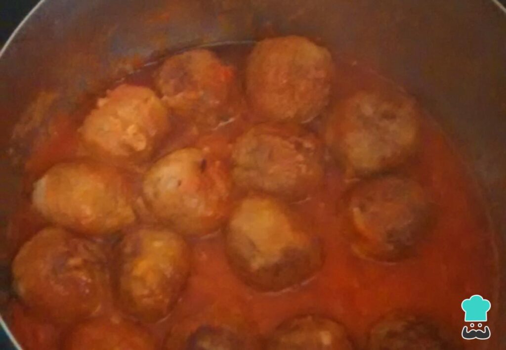 Recette de Boulettes de viande aux tomates frites