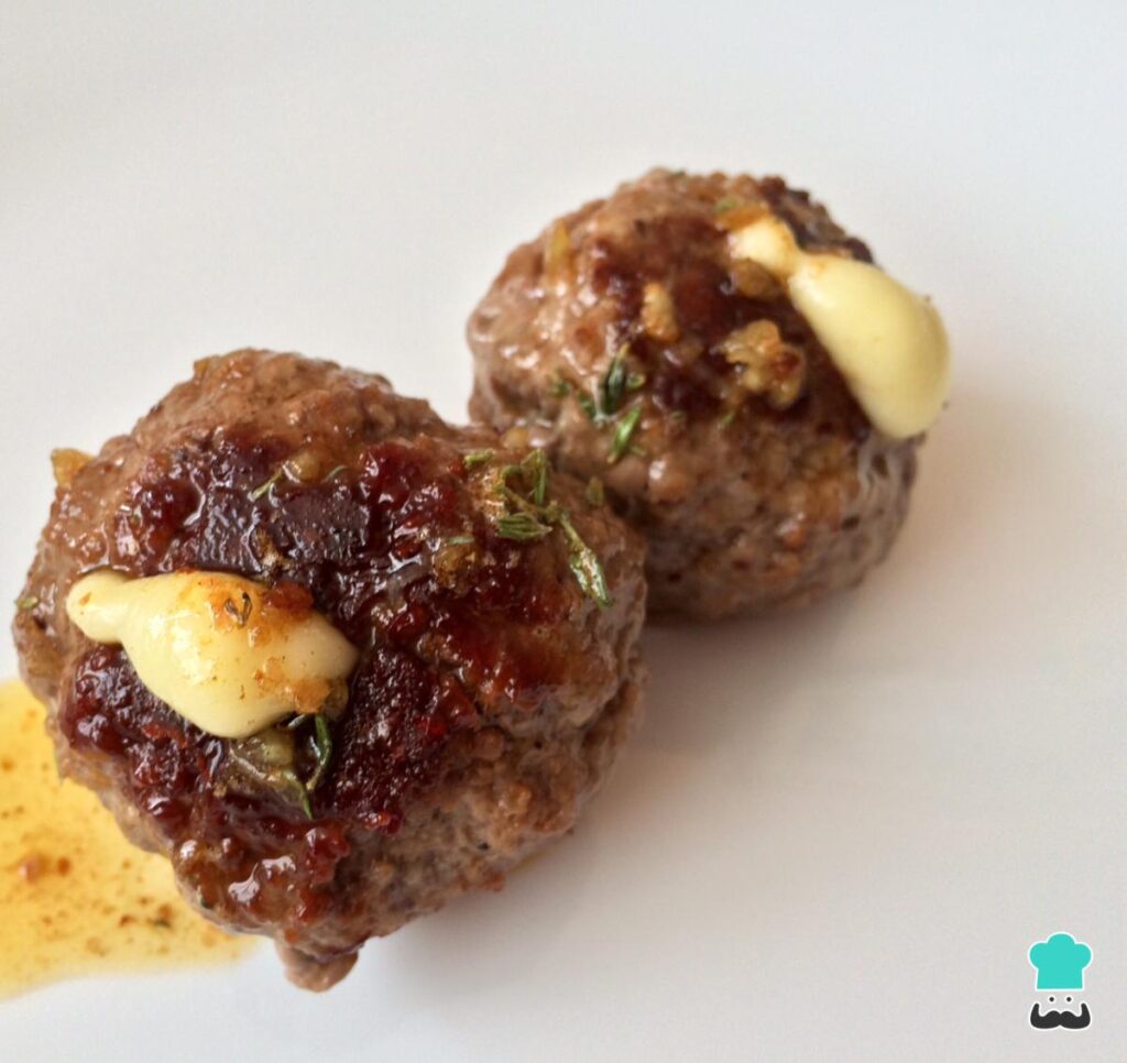 Recette de Boulettes de viande farcies au fromage cuit au four