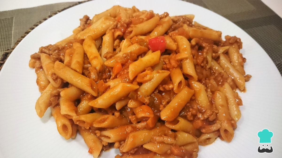 Recette de Macaroni à la viande hachée et tomate naturelle