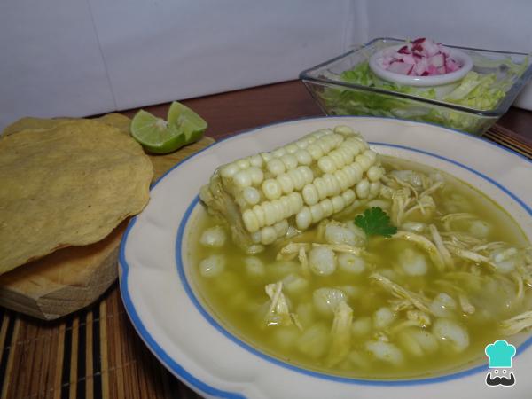 Recette de Pozole de poulet vert et maïs
