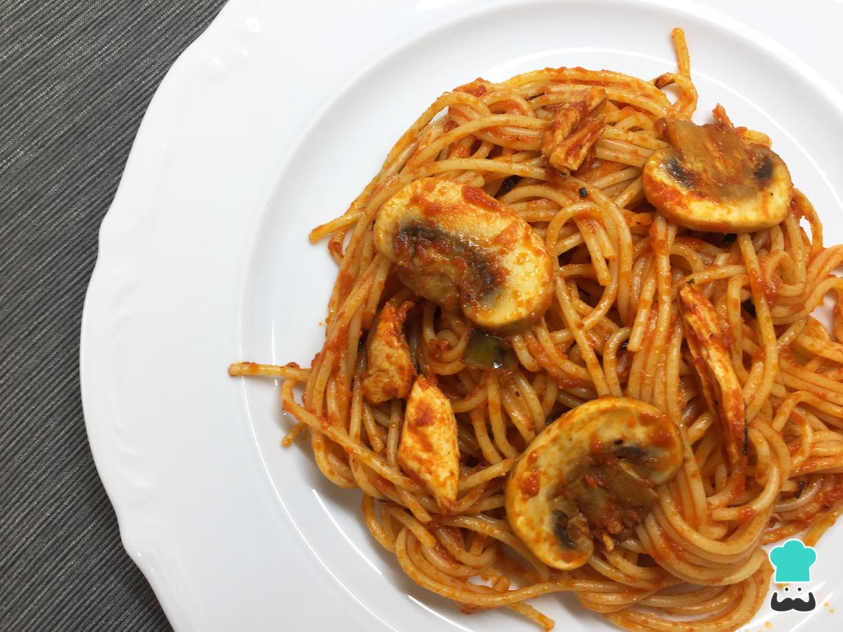 Recette de Spaghetti au poulet et sauce tomate