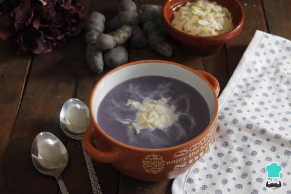 Recette de crème de pommes de terre violettes