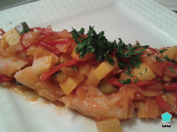 Recette de merlu en sauce aux légumes